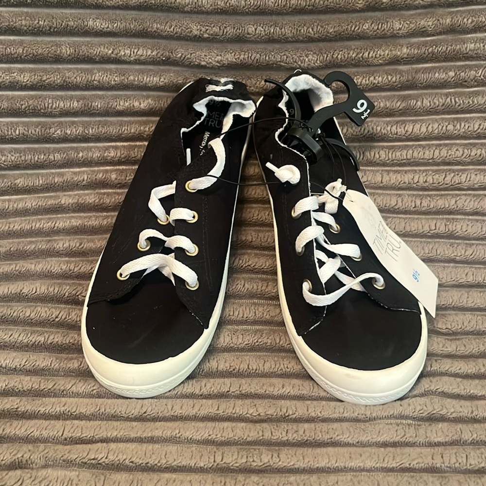 Time & Tru black & white slide ons NWT